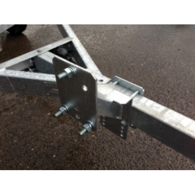 Кронштейн крепления запасного колеса. Кронштейн крепления запасного колеса.