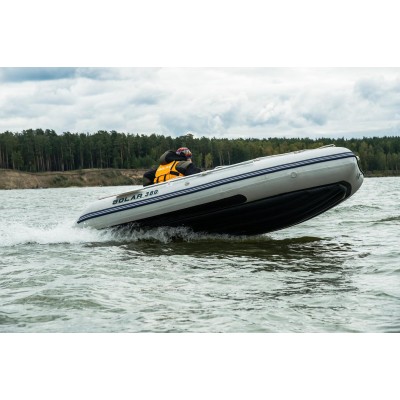 Надувная 4-ёх местная ПВХ лодка Солар Максима 380 килевая с транцем Надувная 4-ёх местная ПВХ лодка Солар Максима 380 килевая с транцем